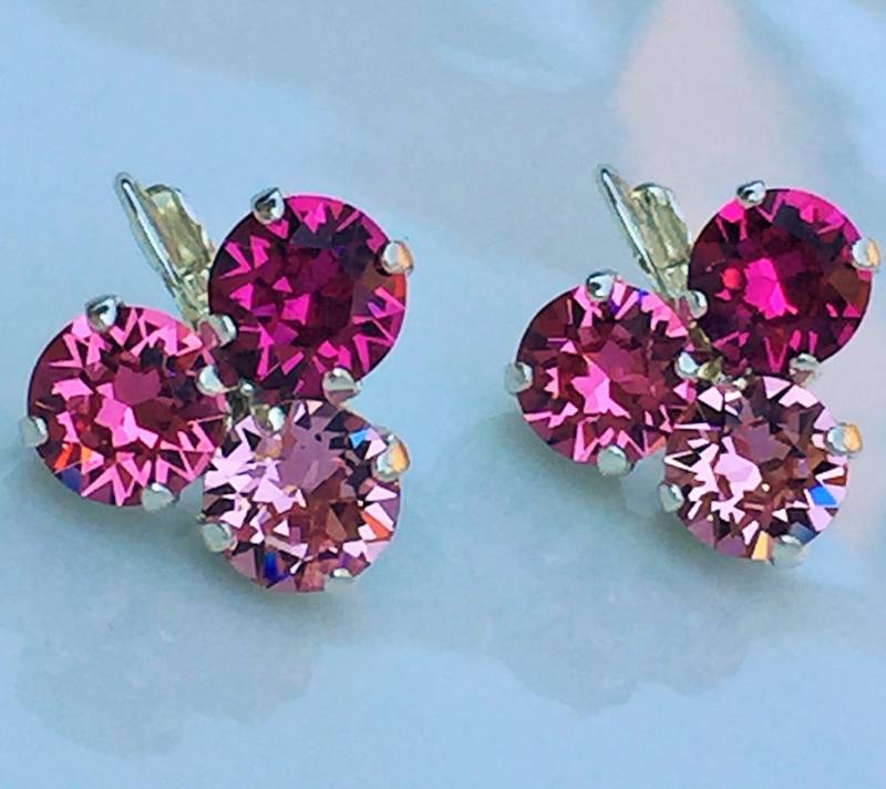 Pink Sparkle Cluster Ohrringe, Swarovski 8 Mm Crystal Chatons in Light Rose, Rosa Und Fuchsia Prong Set An Silberfarbenen Brisuren Pink Sparkle Cluster Ohrringe, Swarovski 8 Mm Crystal Chatons in Light Rose, Rosa Und Fuchsia Prong Set An Silberfarbenen Brisuren von SparklyBlingyThings