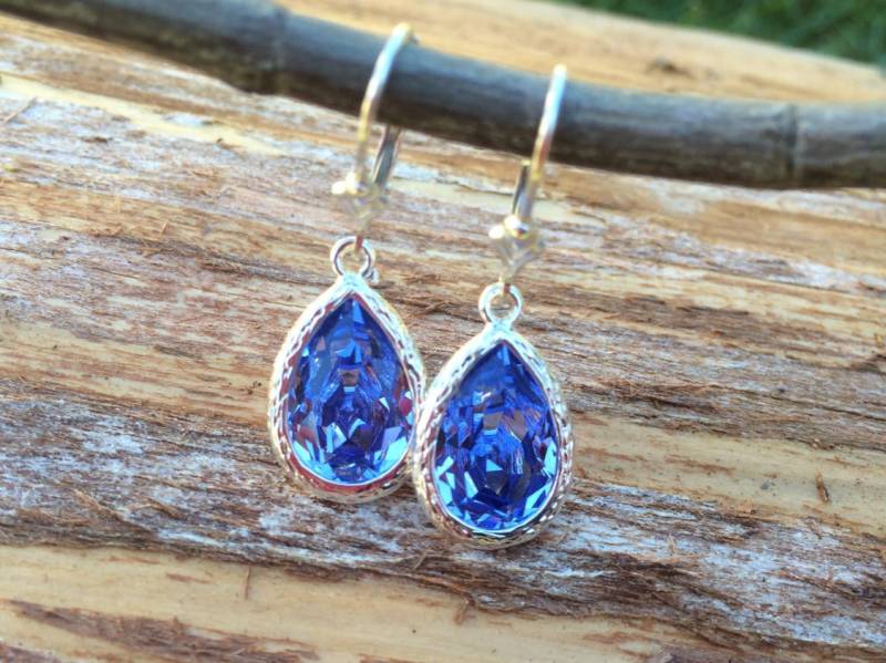 Provence Lavendel Swarovski Teardrop Ohrringe, Sterling Silber Leverback, Birne Geformt Kristall in Lünette Einstellung von SparklyBlingyThings