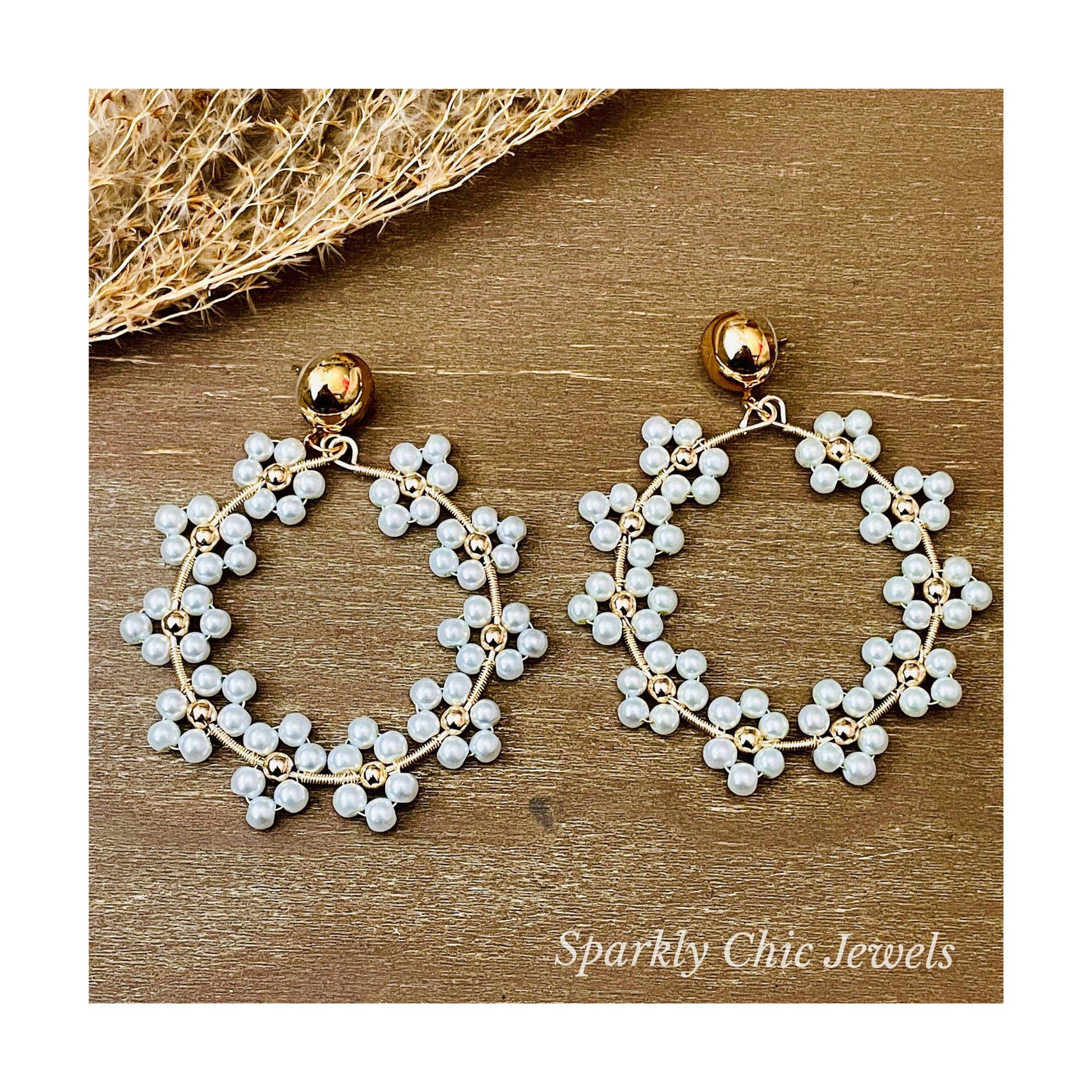 Daisy Perlen Ohrringe, Frühling Schmuck, Blume, Statement Blumen Ohrringe von SparklyChicJewels