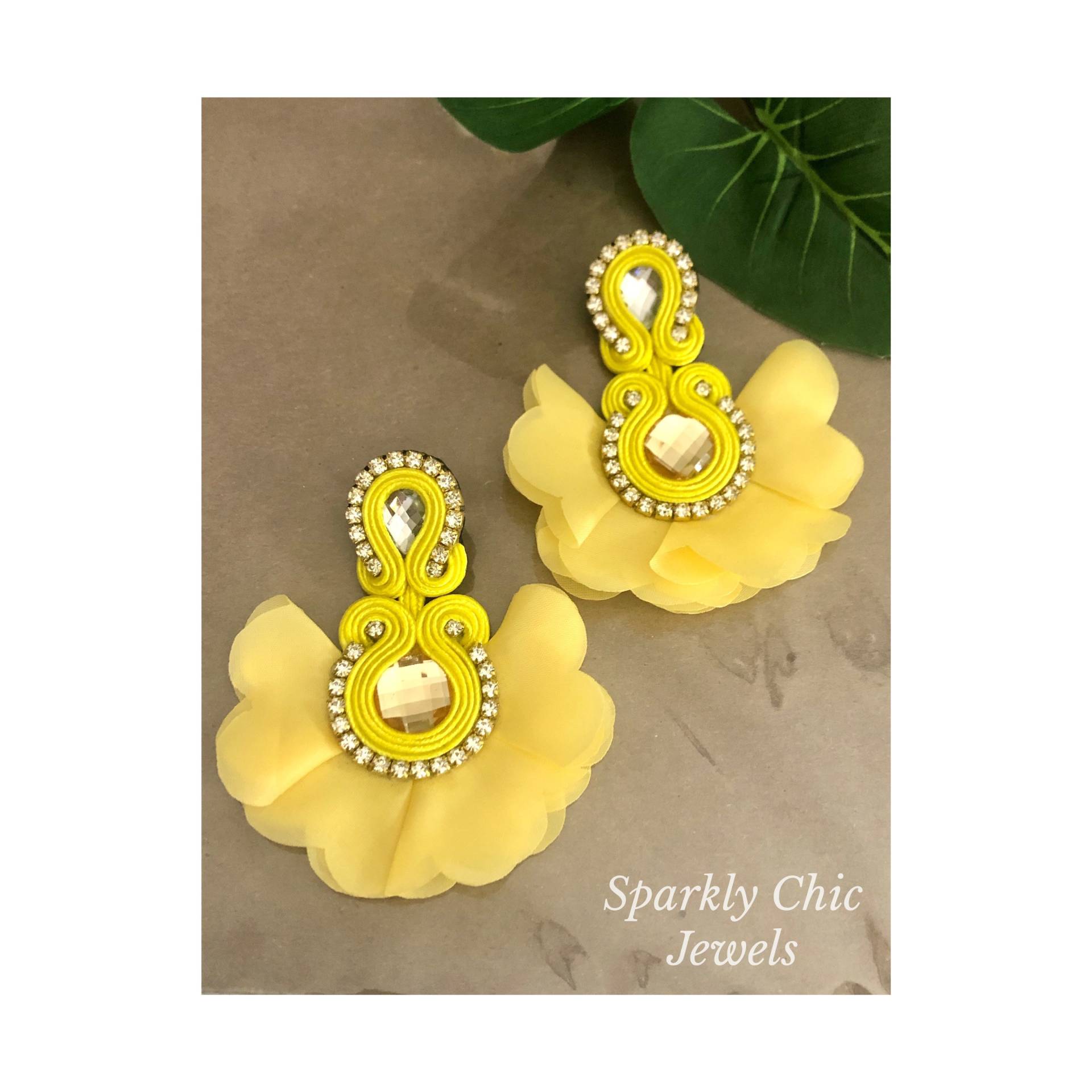 Gelbe Blumen Soutache Ohrringe, Mode Maxi Geschenk Für Sie, Ohrringe von SparklyChicJewels