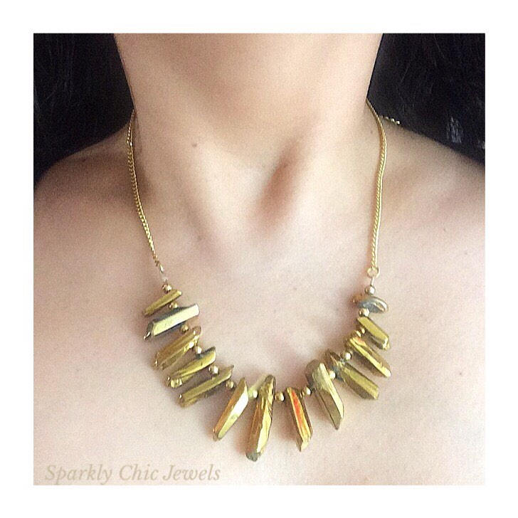 Goldquarz Halskette, Quarz Punkt Edelstein Statement Boho Chic, Lätzchen Halskette von SparklyChicJewels
