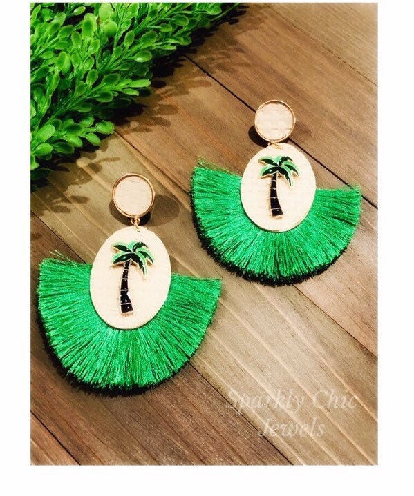 Palmen Quasten Ohrringe, Blatt Grüne Mode Boho von SparklyChicJewels