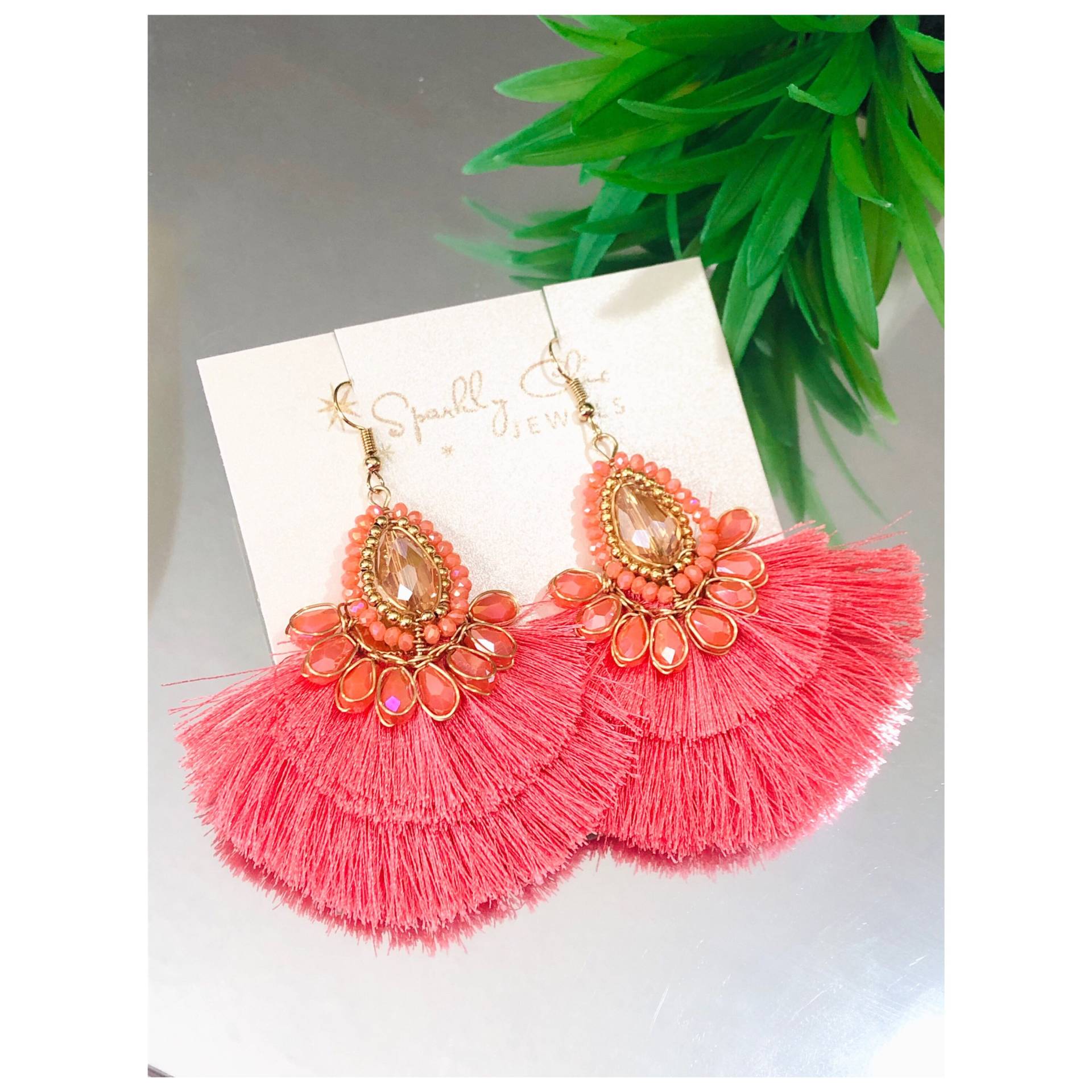 Rosa Lachs Kristall Fan Quasten Ohrringe, Blumen Rosa Geschenk Für Sie, Funkelnde Ohrringe von SparklyChicJewels