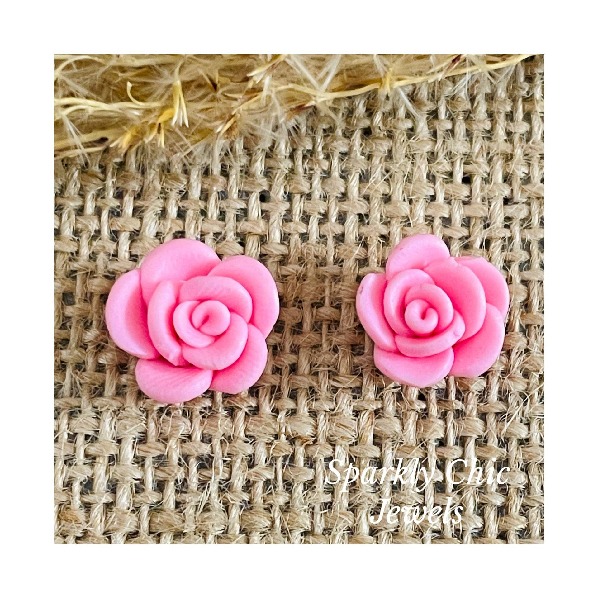 Rosa Rose Ohrringe, Polymer Clay Ohrstecker, Geschenk Für Sie, Rosa Valentinstag von SparklyChicJewels