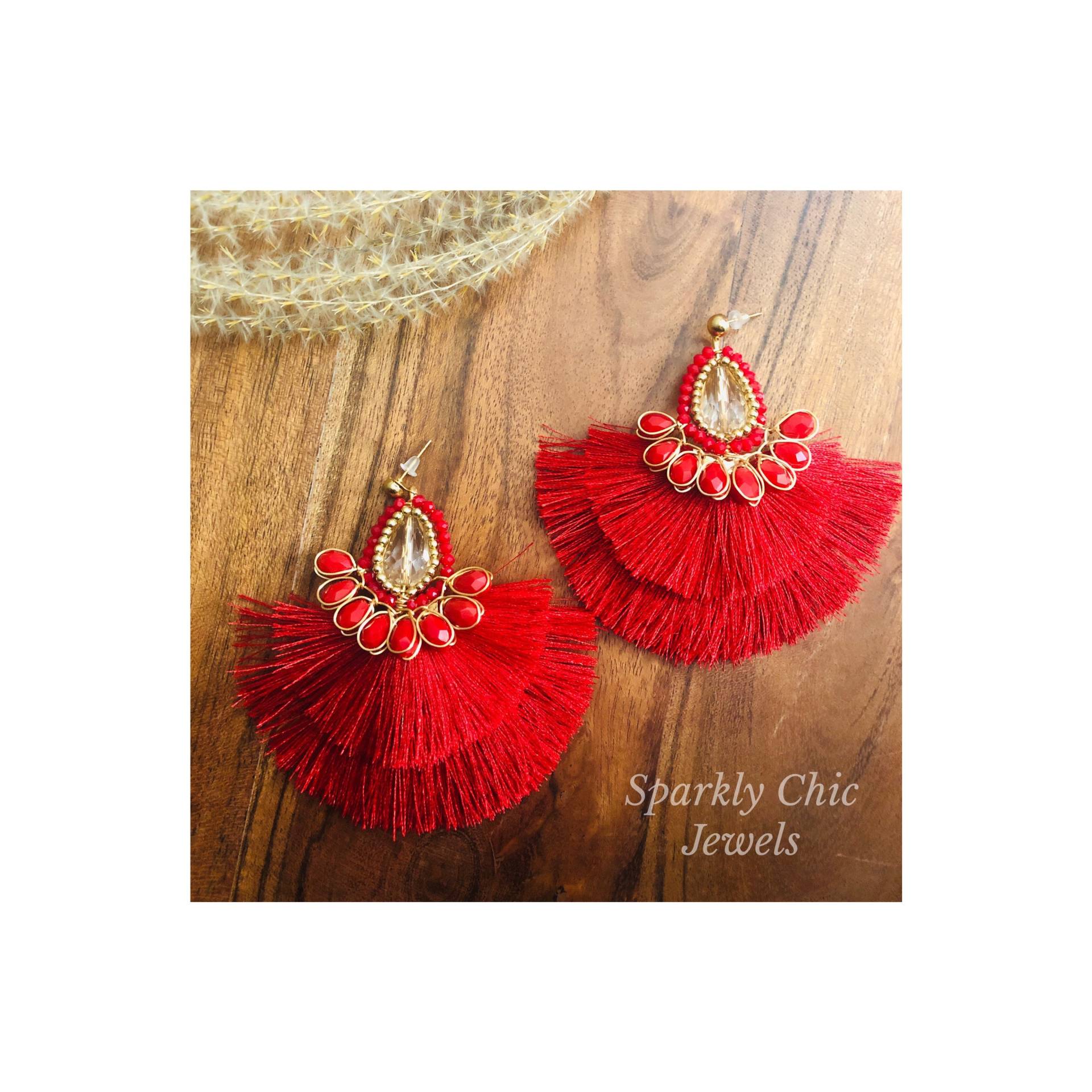 Rote Kristall Fächer Quasten Ohrringe, Elegante Rote Geschenk Für Sie, Funkelnde Ohrringe von SparklyChicJewels