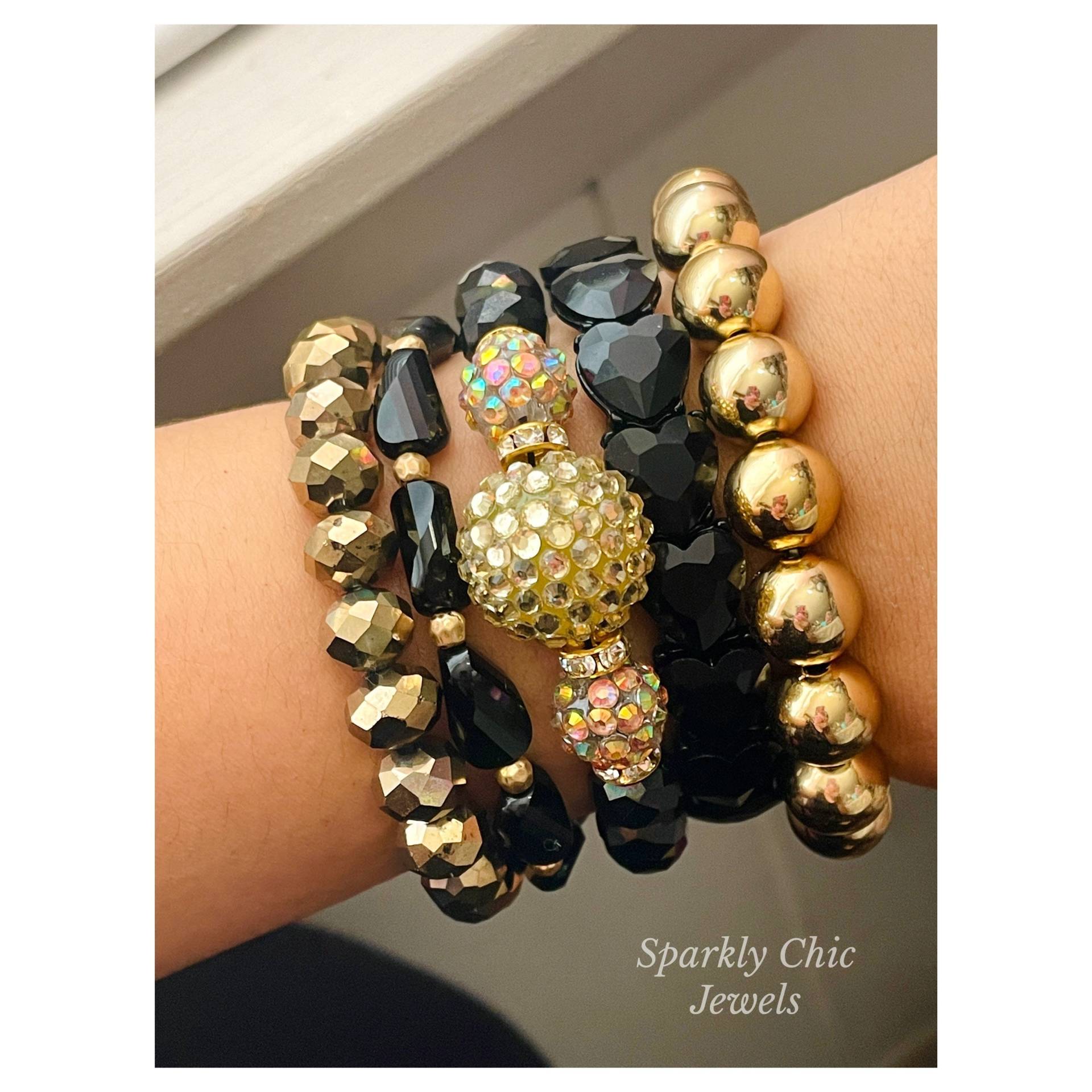 Schwarzgold-Kristallarmband, Schwarz-Gold-Armband, Herzarmband, Armbandstapel, Kristallarmband, Funkelndes Armband, Liebesarmband von SparklyChicJewels