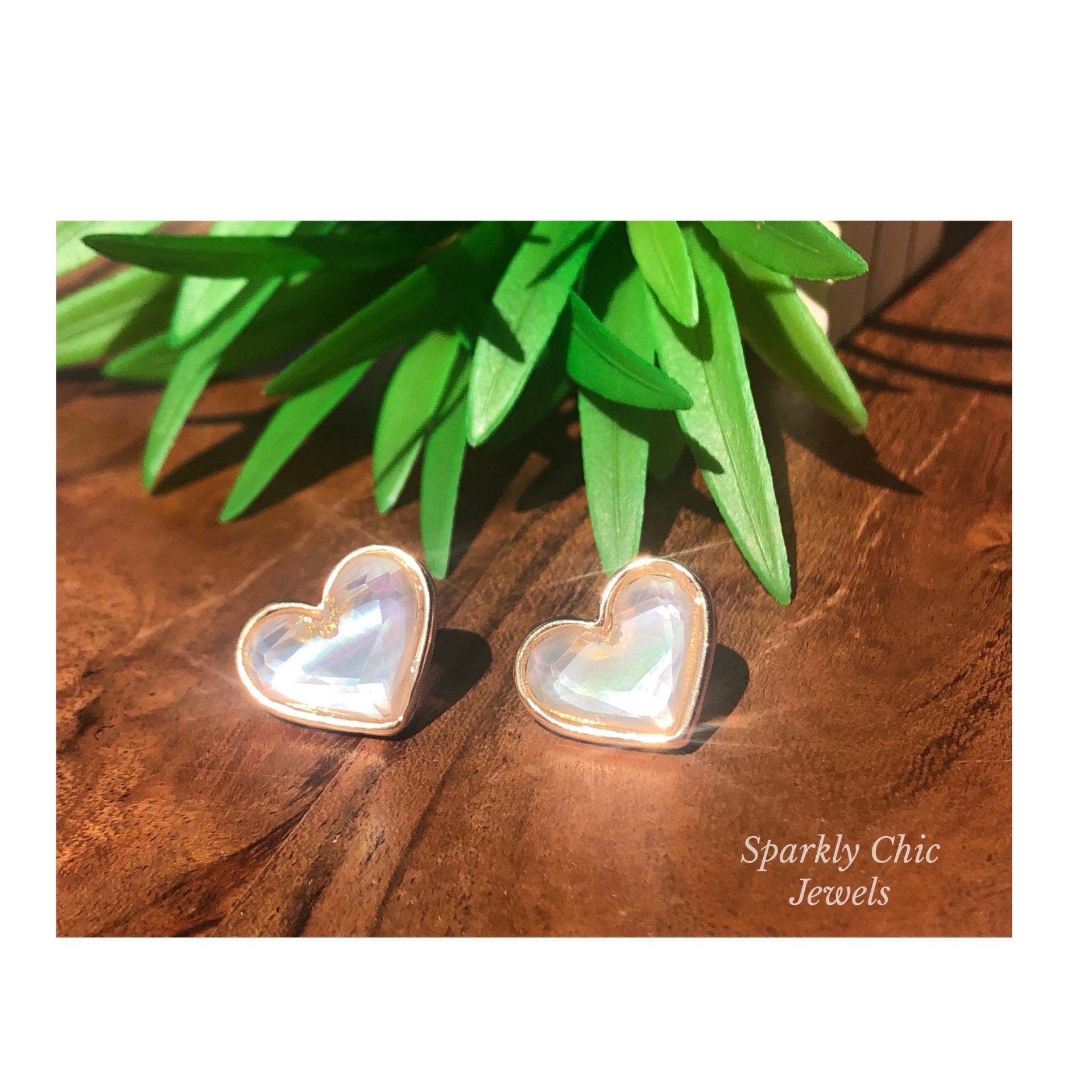 Weiße Herz Ohrstecker, Ohrringe, Liebe Weiße Mode Muttertag Geschenk, Geschenk Für Mama von SparklyChicJewels