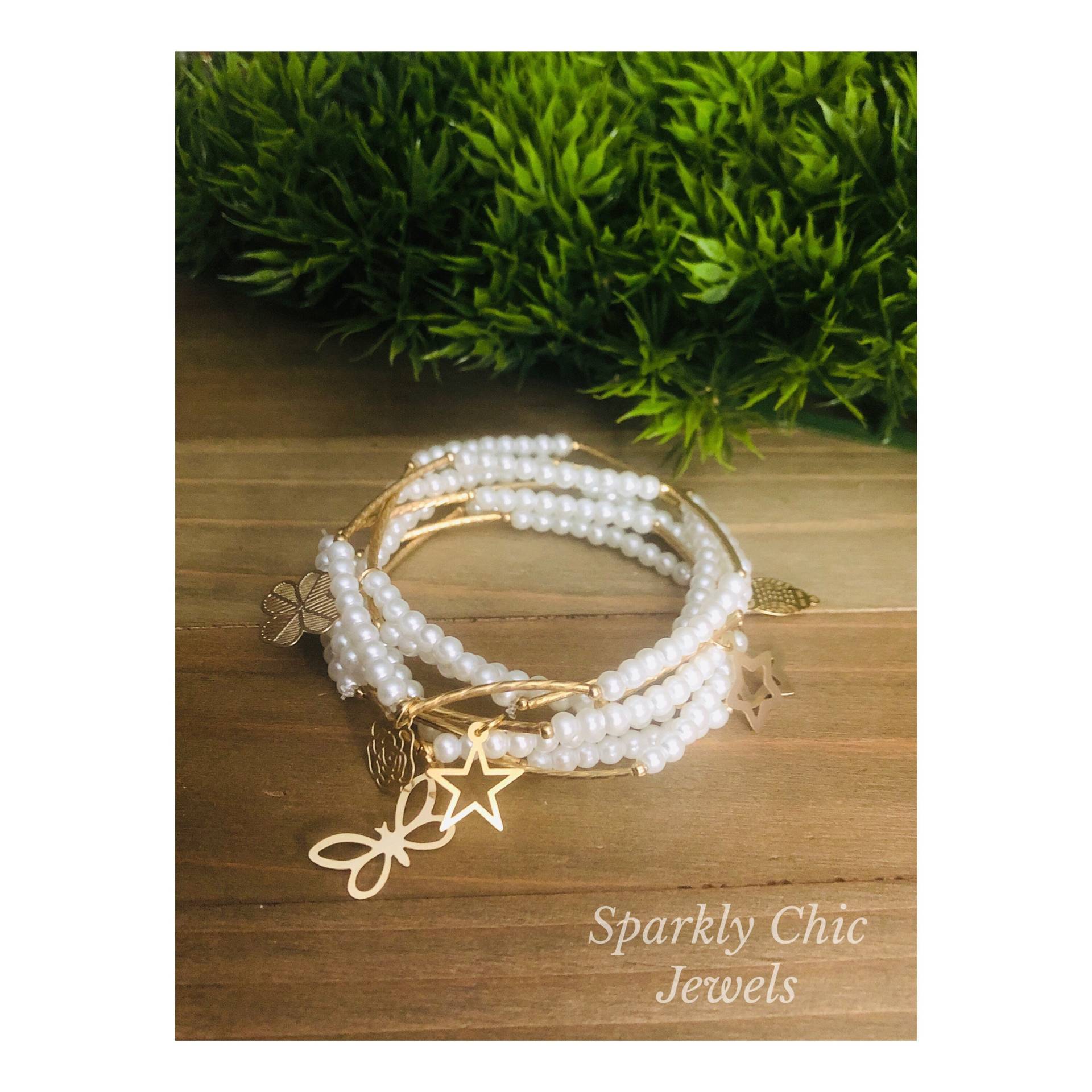Weiße Perlen Armband Stapel, Stretch Armband, Weißes Gold Perlenarmband, Charm Geschenk Für Sie von SparklyChicJewels