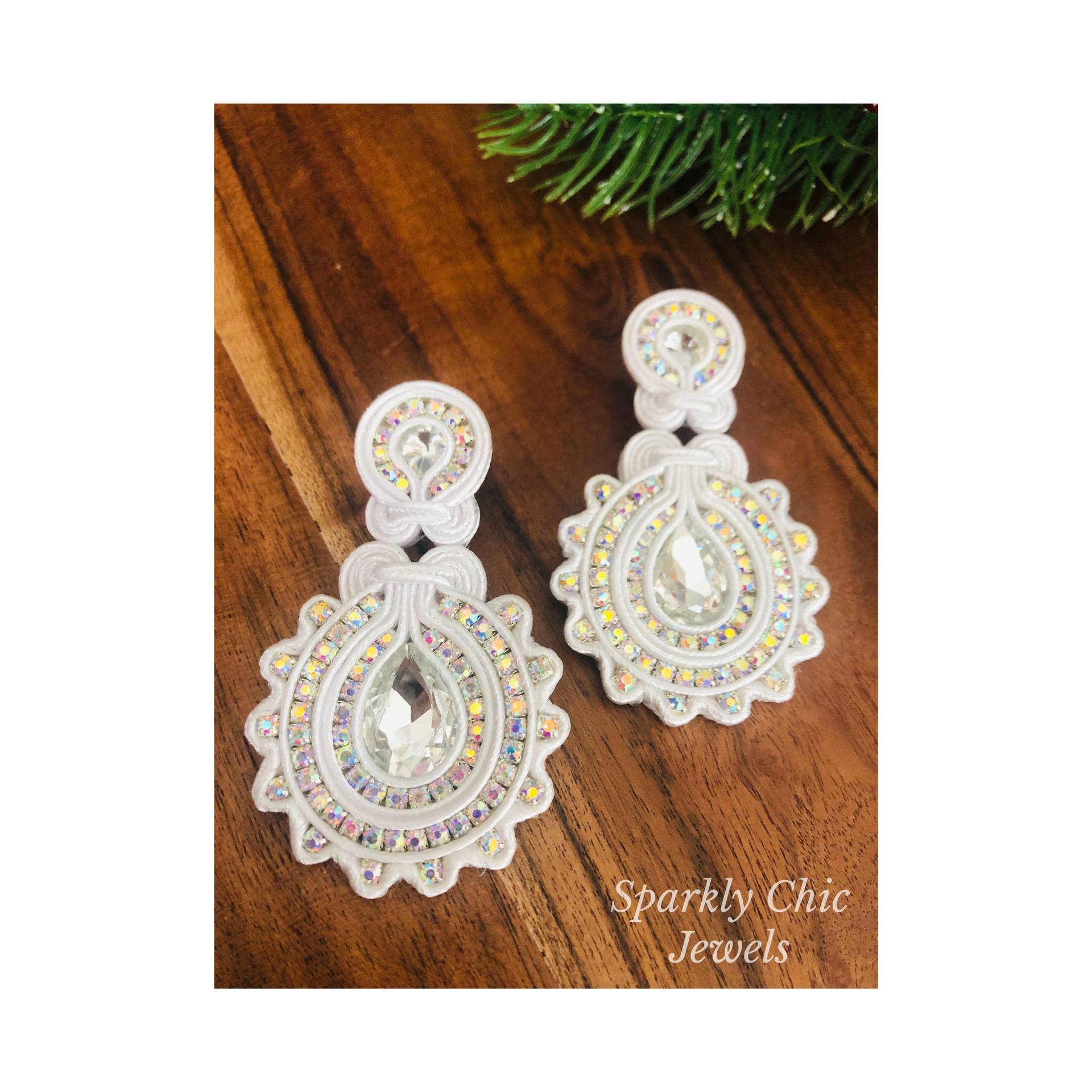 Weiße Soutache Ohrringe, Funkelnde Mode Strass Geschenk Für Sie, Lange Ohrringe von SparklyChicJewels