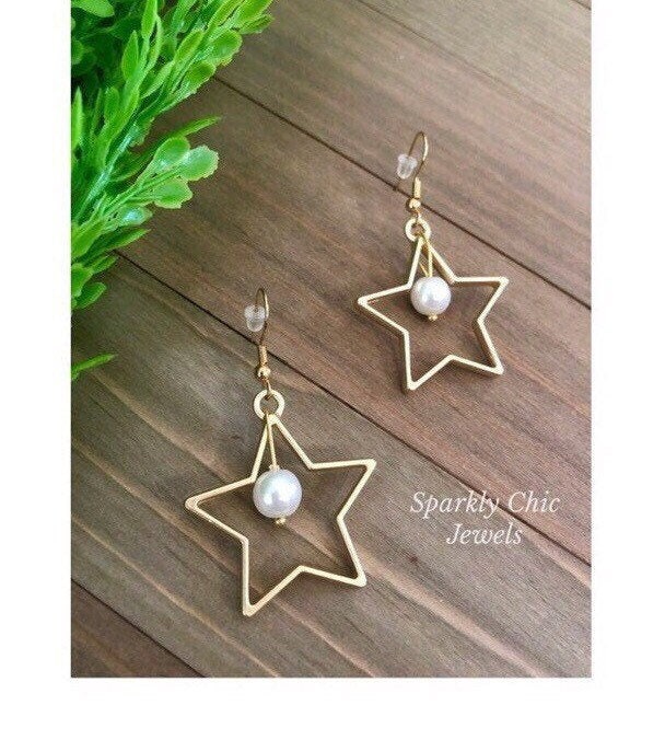 stern Perlen Ohrringe, Baumeln Creolen von SparklyChicJewels