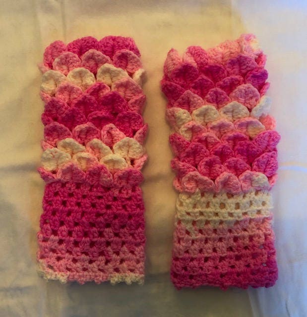 Rosa Und Weiße Drachen-Handschuhe von SparklyLeviathan