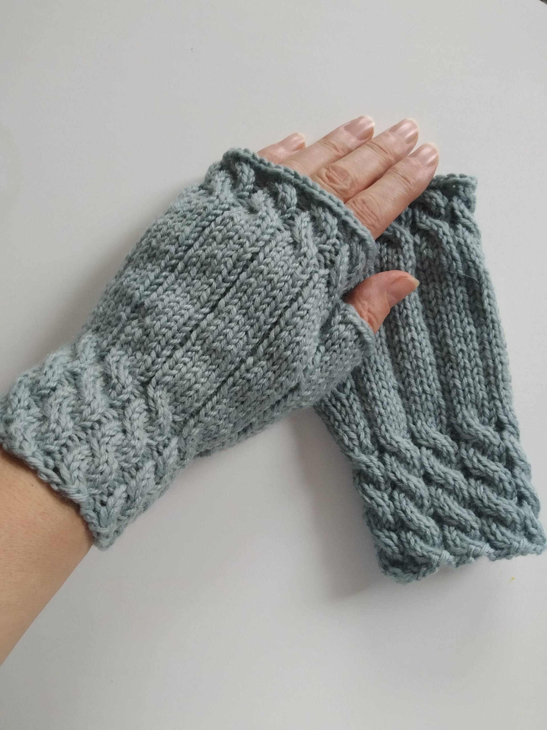 Handgestrickte Fingerlose Handschuhe Für Frauen Pulswärmer Fingerlose Armstulpen Handwärmer Winterhandschuhe von SparklyYarn
