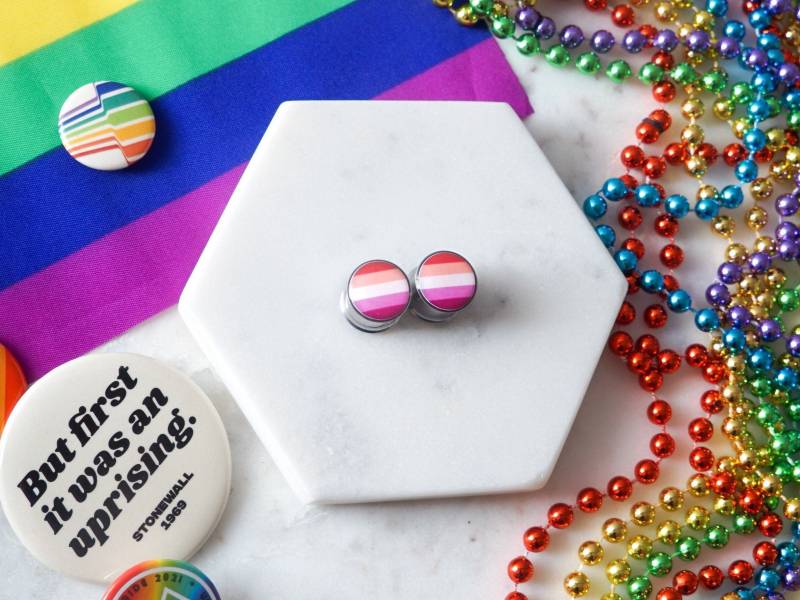 Lesbian Pride Flagge Plugs | Custom Gay Messgeräte Handgemachter Plug Schmuck Double Flare Oder Single Größen Von 0G-1" von SparqPlugs