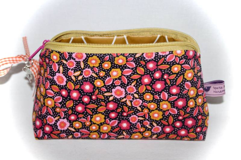 Kosmetiktasche Mit Blumenmuster in Senfgelb Und Pink von Spatzenland