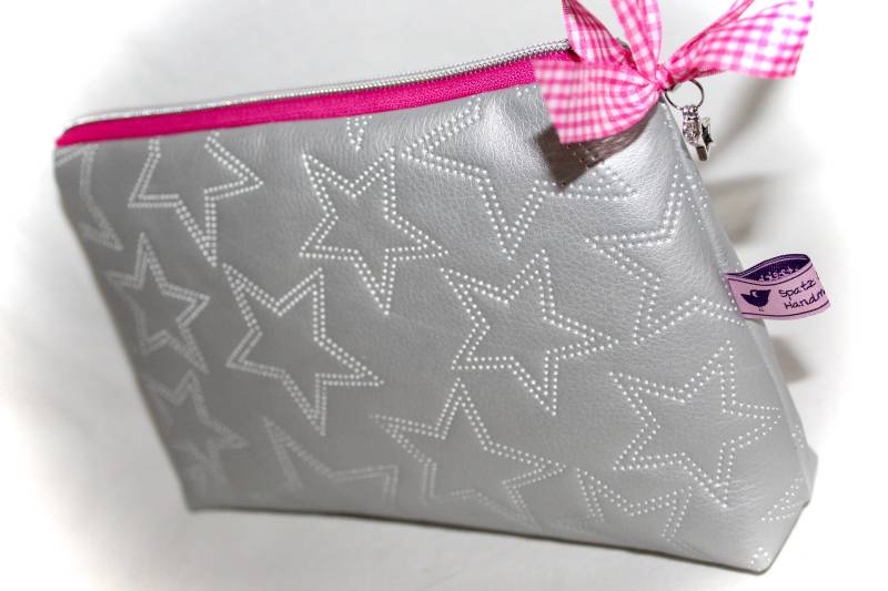 Kosmetiktasche Mit Sternen Personalisierbar von Spatzenland