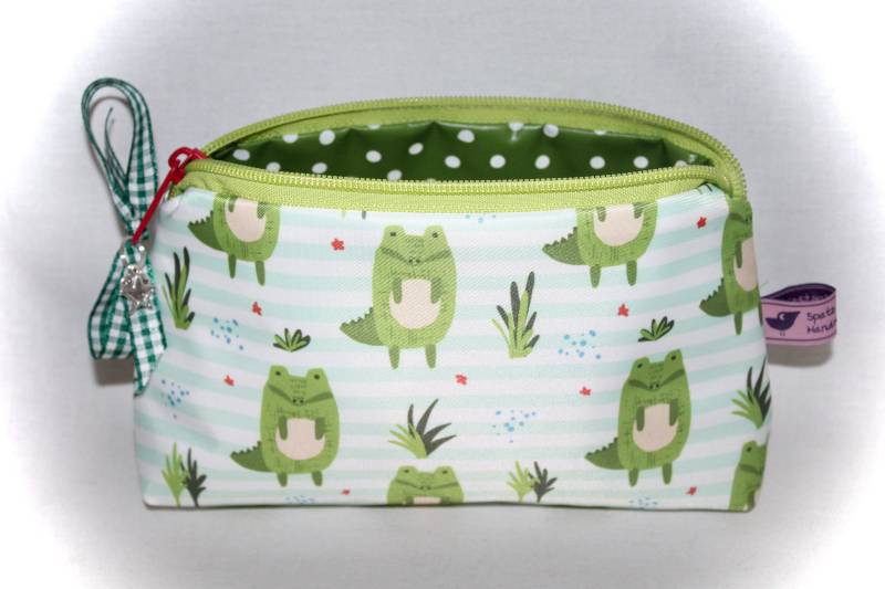 Süsse Kleine Kosmetiktasche Mit Krokodilen in Grün Und Türkis von Spatzenland