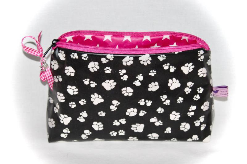 Süsse Kosmetiktasche in Schwarz Und Pink Mit Pfötchen Sternen von Spatzenland