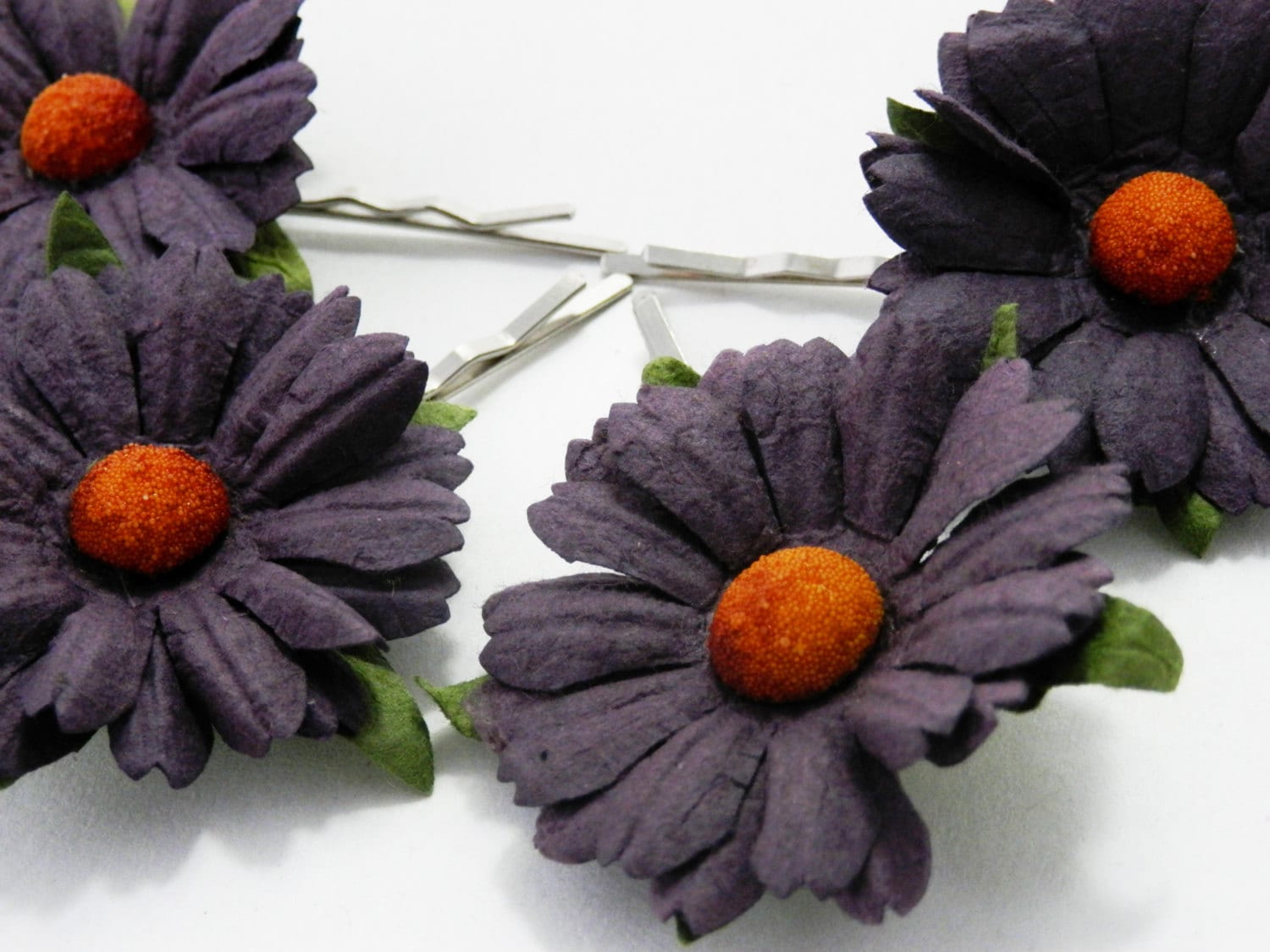 Lila/Schwarz Daisy Blumen Haarspange Set Alternative Gothic Braut Hochzeit Haar Accessoires Brautjungfer Bobby Pin Blume F035 Lila/Schwarz Daisy Blumen Haarspange Set Alternative Gothic Braut Hochzeit Haar Accessoires Brautjungfer Bobby Pin Blume F035 von SpearmintAndThyme
