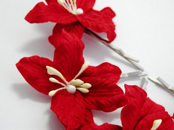 Rote Lilie Blumen Haarspange Gesetzt, Traditionelle, Braut/Hochzeit Haar Accessoires Brautjungfer Bobby Pin Hochzeitsblume Clips F005 Rote Lilie Blumen Haarspange Gesetzt, Traditionelle, Braut/Hochzeit Haar Accessoires Brautjungfer Bobby Pin Hochzeitsblume Clips F005 von SpearmintAndThyme