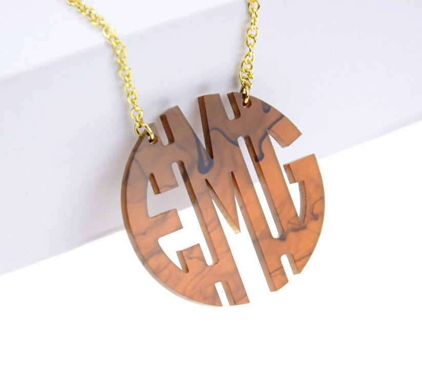 Block-Monogramm-Halskette, Laser Schmuck, Acryl Monogramm Halskette, Personalisierte Schildkröte Initialen Benutzerdefinierte Halskette N002 Block-Monogramm-Halskette, Laser Schmuck, Acryl Monogramm Halskette, Personalisierte Schildkröte Initialen Benutzerdefinierte Halskette N002 von SpecialDesignForYou