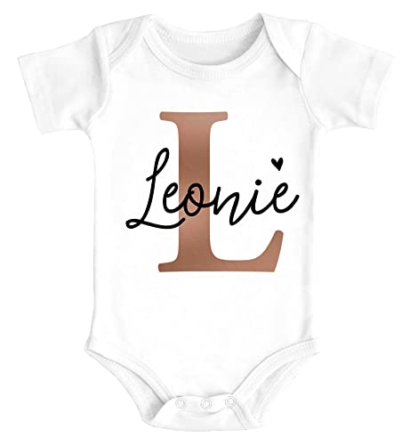 SpecialMe® Baby Body mit Namen personalisiert Herz Initiale Anfangsbuchstabe Geschenk Geburt Kurzarm Bio Baumwolle weiß 0-3 Monate von SpecialMe