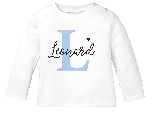 SpecialMe® Baby Langarmshirt mit Namen personalisiert Herz Initiale Anfangsbuchstabe Geschenk Geburt Junge Mädchen Bio-Baumwolle Jungen weiß 80/86 (10-15 Monate) von SpecialMe