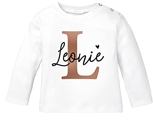 SpecialMe® Baby Langarmshirt mit Namen personalisiert Herz Initiale Anfangsbuchstabe Geschenk Geburt Junge Mädchen Bio-Baumwolle weiß 56/62 (1-3 Monate) von SpecialMe