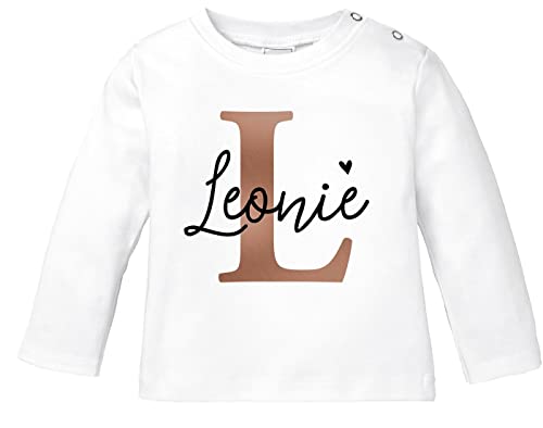 SpecialMe® Baby Langarmshirt mit Namen personalisiert Herz Initiale Anfangsbuchstabe Geschenk Geburt Junge Mädchen Bio-Baumwolle weiß 80/86 (10-15 Monate) von SpecialMe