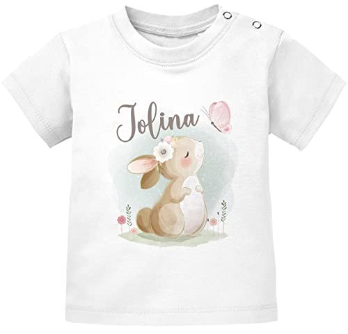 SpecialMe® Baby T-Shirt mit Namen Tiermotive Bär Hase Fuchs personalisierte Geschenke Geburt Junge Mädchen Kurzarm Bio-Baumwolle Hase weiß 56/62 (1-3 Monate) von SpecialMe