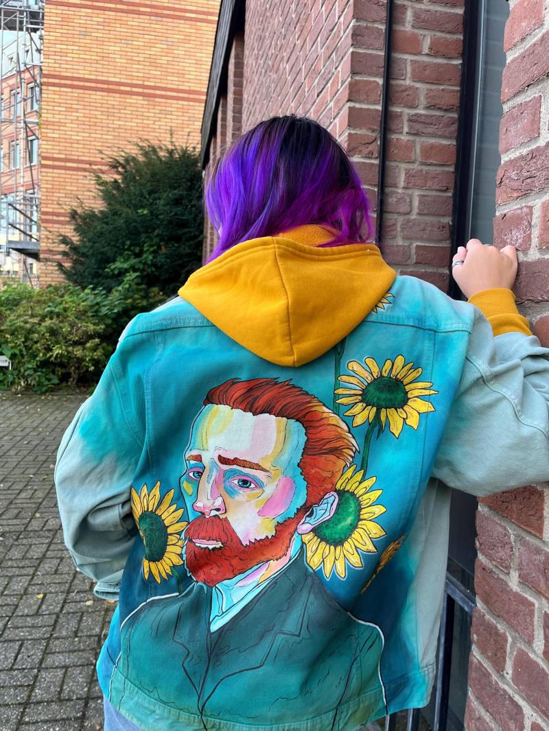 Handbemalte Van Gogh Jeansjacke - Einzigartige Tragbare Kunst, Benutzerdefinierte Mit Berühmtem Gemälde-Design, Weihnachtsgeschenk Für Kunstliebhaber Handbemalte Van Gogh Jeansjacke - Einzigartige Tragbare Kunst, Benutzerdefinierte Mit Berühmtem Gemälde-Design, Weihnachtsgeschenk Für Kunstliebhaber von SpecialNeedsCustom