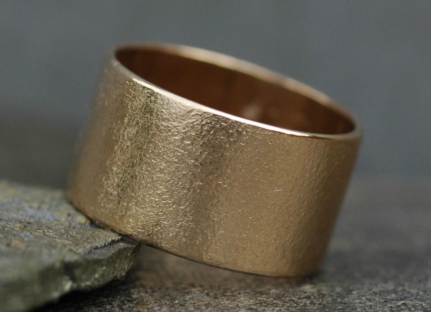 14K Gold Ehering - Custom Made Recycled von Specimental