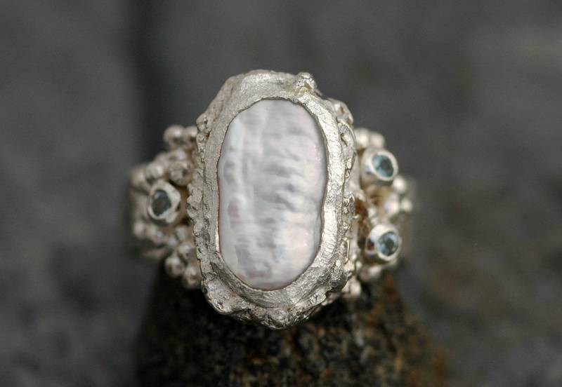 Biwa Perle Und Aquamarin in Retikuliert Gehämmert Sterling Silber Ring - Made To Order Handmade von Specimental