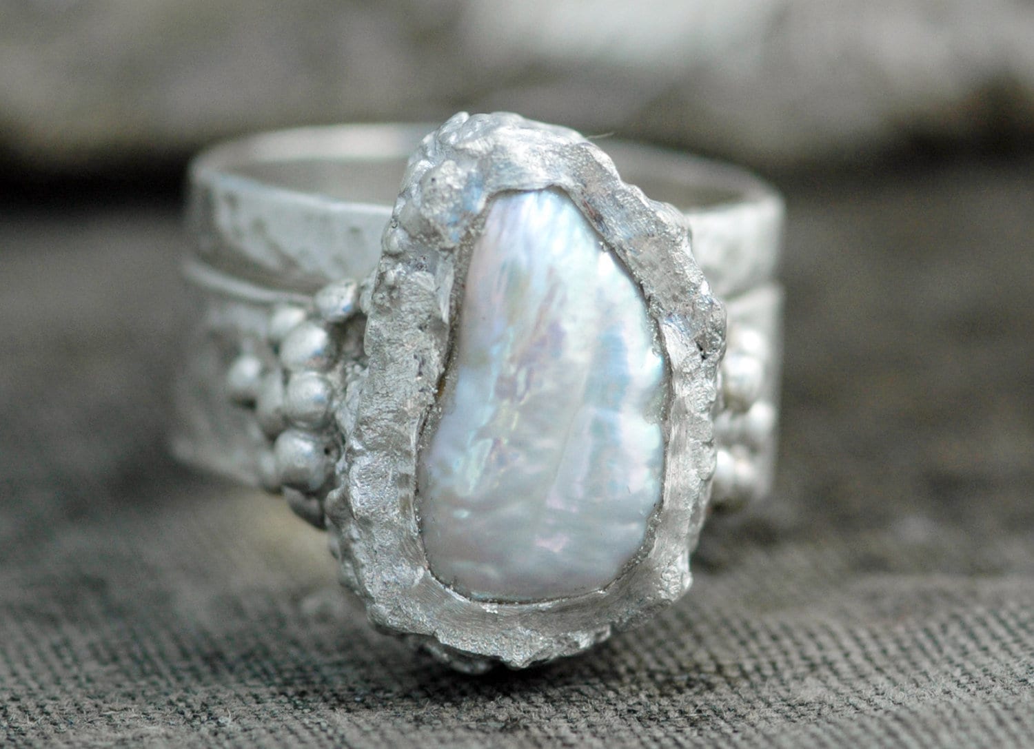 Braut Set - Biwa Barock Perle in Texturiertem Sterling Silber Zwei-Ring Set Handmade Braut Set - Biwa Barock Perle in Texturiertem Sterling Silber Zwei-Ring Set Handmade von Specimental