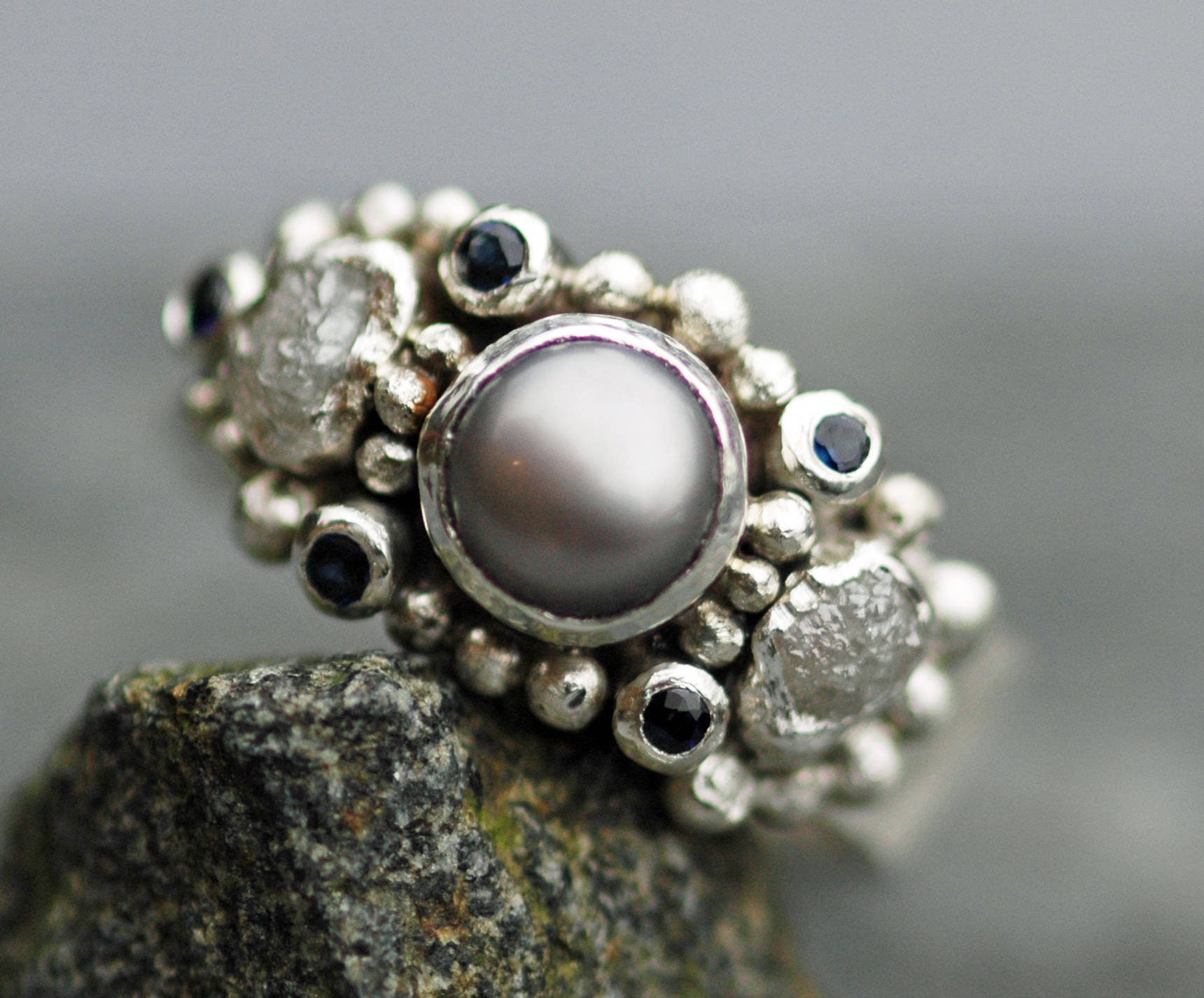 Rohdiamant, Farbige Edelsteine Und Perlen-Verlobungsband - Custom Made Color von Specimental