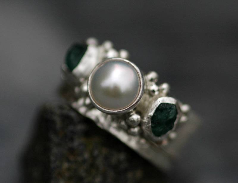 Roher Smaragd Und Perle Sterling Silber Ring - Ein Oder Zwei Braut Set Handmade von Specimental