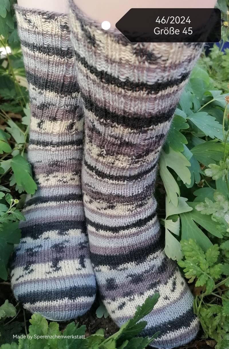 Handgestrickte Socken, Strümpfe Größe 45 von Sperenzchenwerkstatt