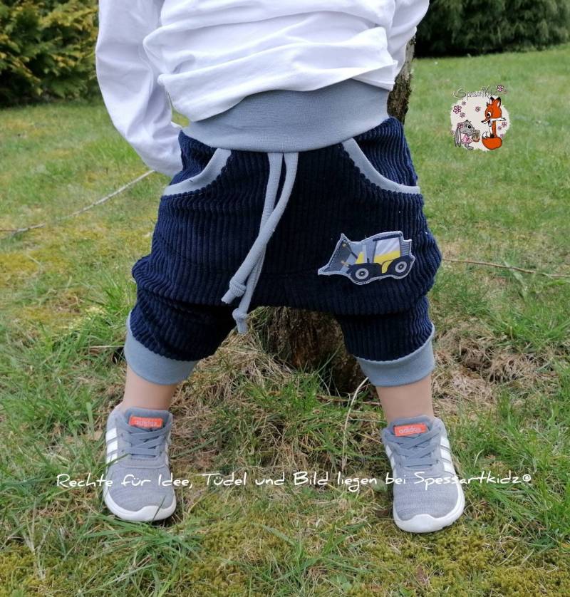 Kurze Pumphose Cord Marine Shorts Jogger Mit Füchsen - Motiv Änderbar von Spessartkidz