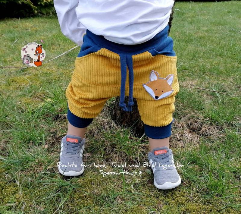 Kurze Pumphose Cord Sendgelb Shorts Jogger Mit Walen Füchsen Bagger Traktor - Motiv Änderbar von Spessartkidz