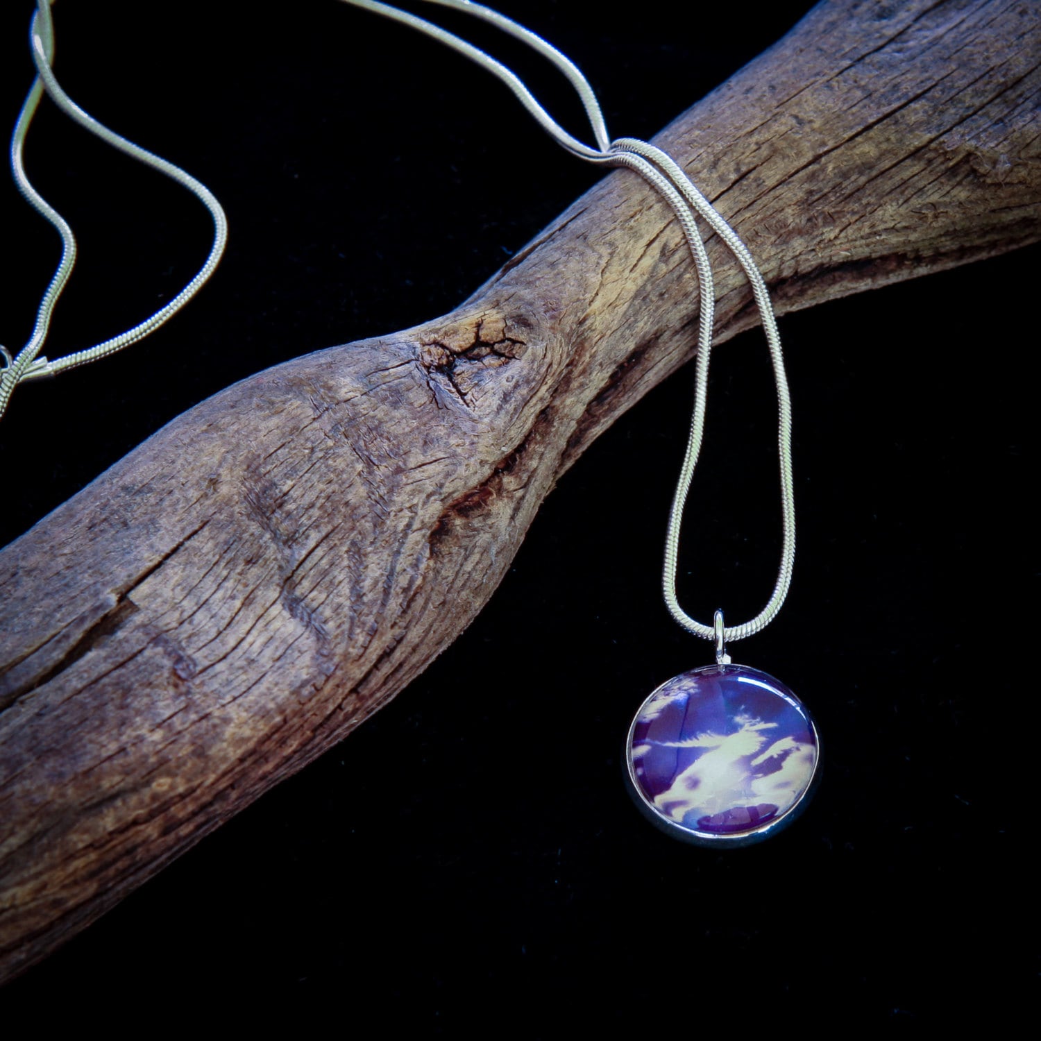Ein Handgefertigter Versilberter 16mm Oder 20mm Anhänger Mit Einer Originalfotografie Ein Handgefertigter Versilberter 16mm Oder 20mm Anhänger Mit Einer Originalfotografie von Speyvalleyphotoart