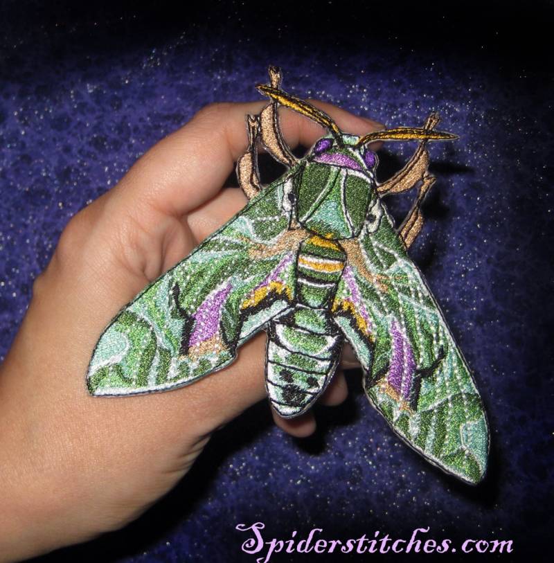 Armee Grün Oleander Hawk Motte Daphnis Nerii Eisen Auf Patch Insekt Applikation von SpiderStitchesParlor