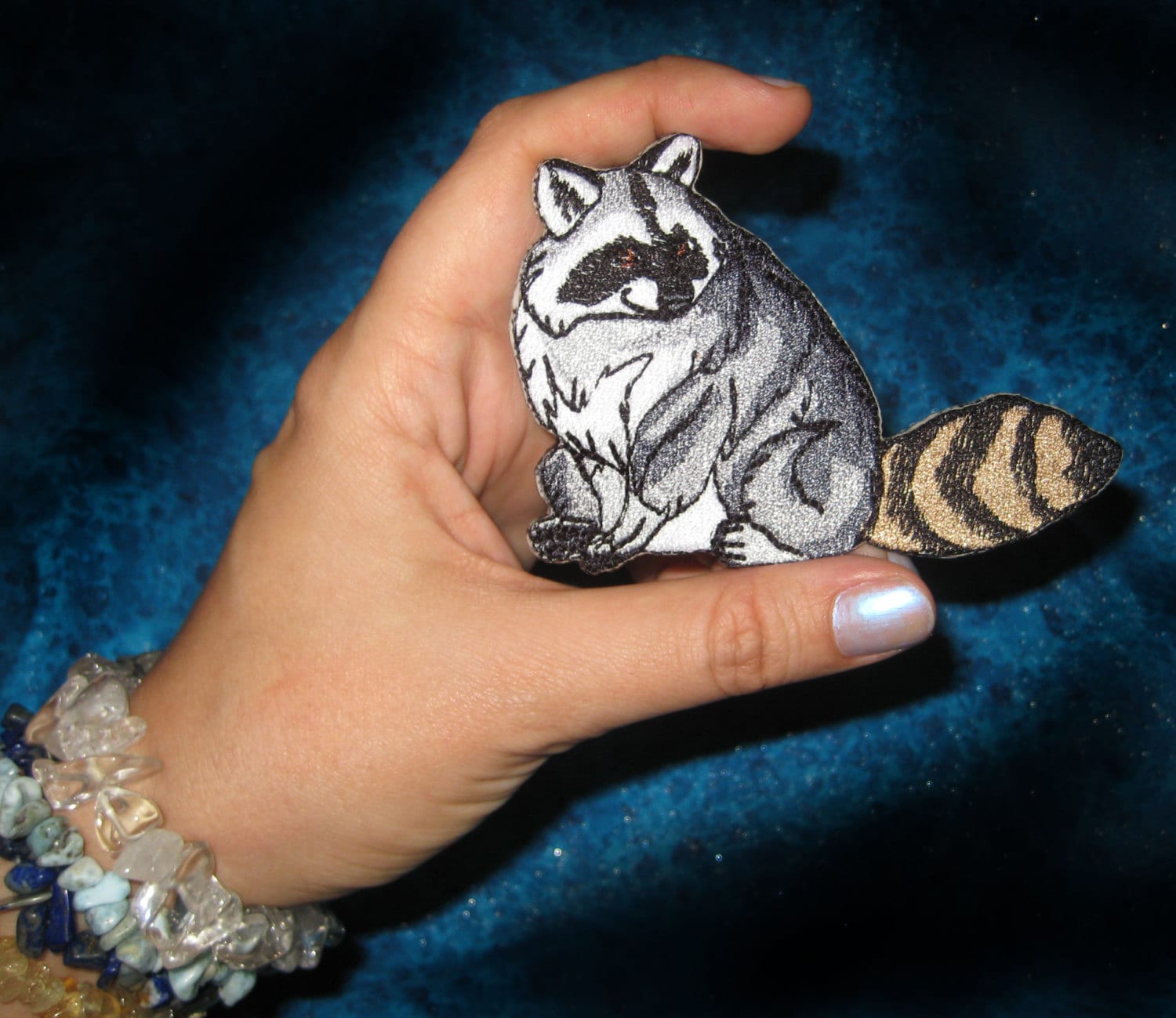 Gestickter Waschbär Aufnäher Zum Aufbügeln von SpiderStitchesParlor