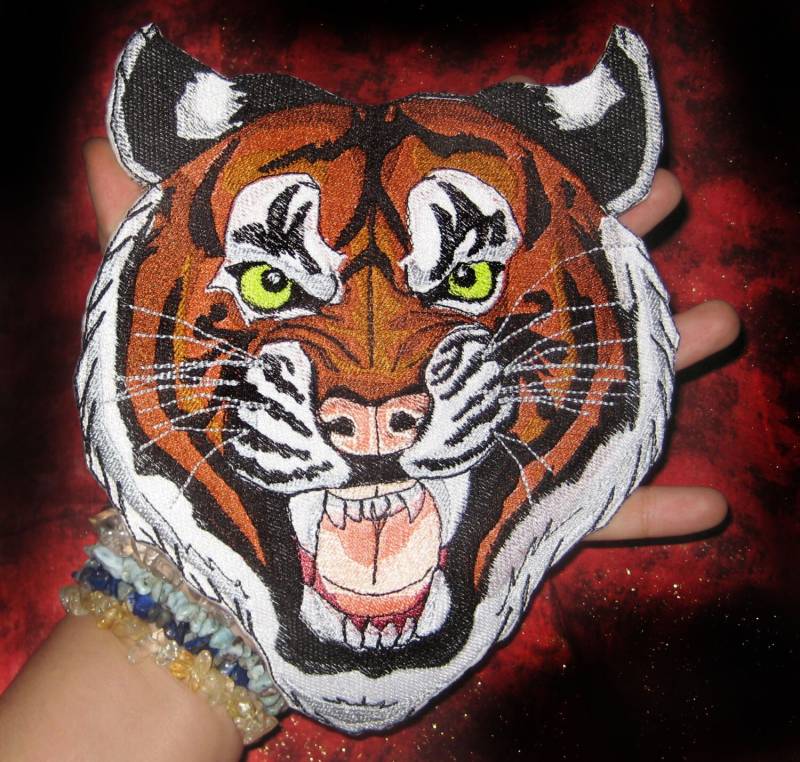 Growling Mad Tiger Kopf Eisen Auf Patch von SpiderStitchesParlor
