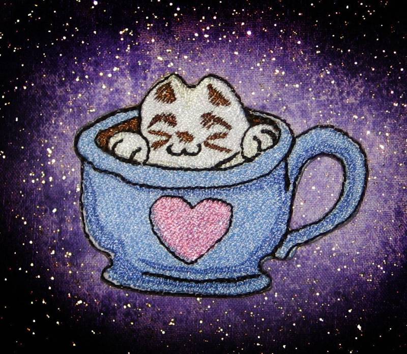 Kawaii Kätzchen Marshmallow Kaffeetasse Katze Cafe Eisen Auf Patch von SpiderStitchesParlor