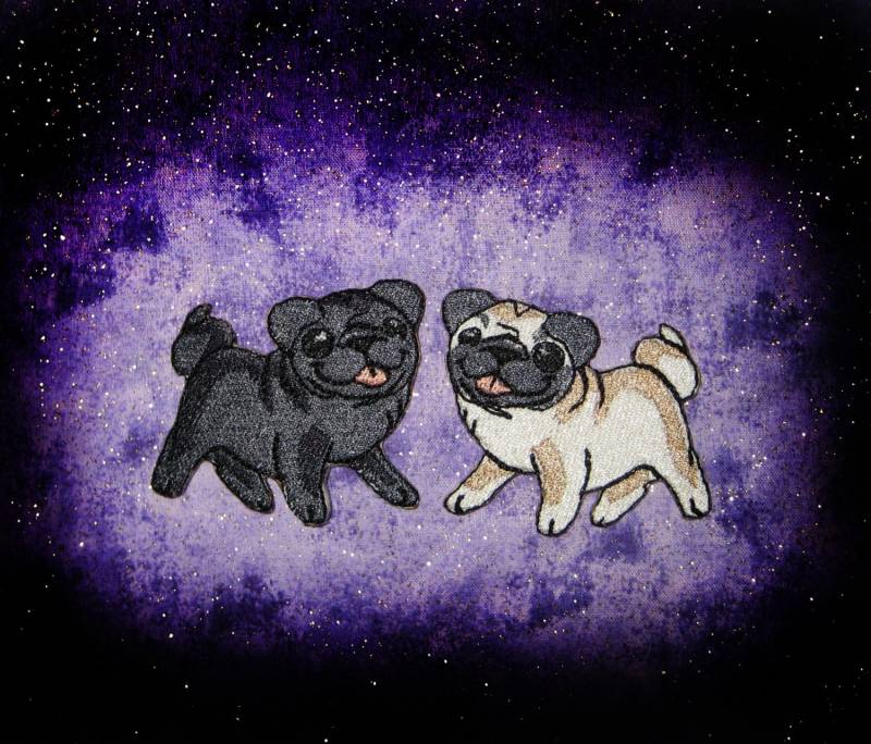 Kawaii Schwarz Und Fawn Mops Paar Eisen Auf Patch von SpiderStitchesParlor