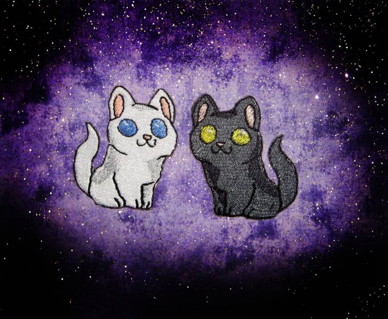 Kawaii Schwarz Und Weiß Kätzchen Katze Paar Eisen Auf Patch von SpiderStitchesParlor
