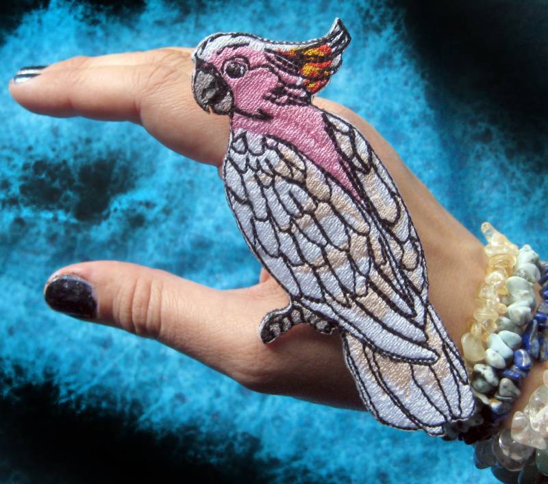 Major Mitchell Cockatoo Wappen Unten Papagei Vogel Eisen Auf Patch von SpiderStitchesParlor