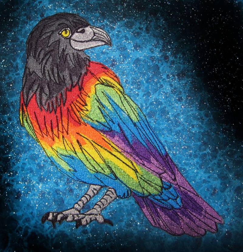 Mittlere Regenbogen Krähe Rabe Schwarz Vogel Eisen Auf Patch von SpiderStitchesParlor
