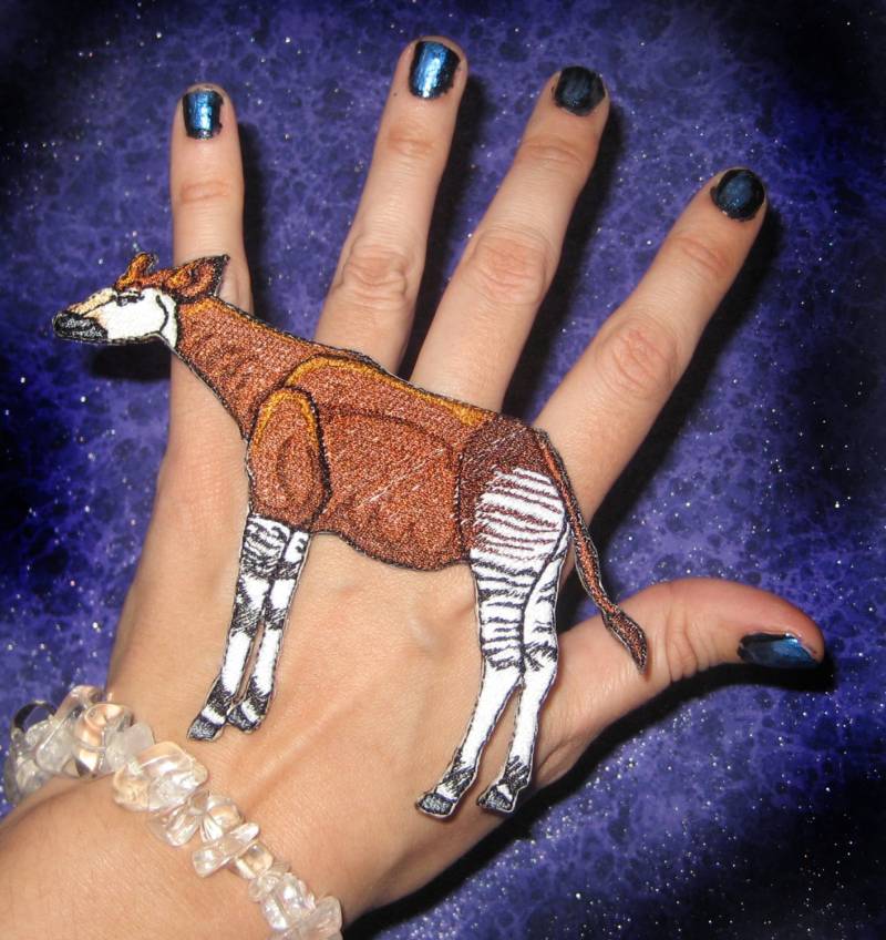 Okapi Bügelbild - Gestickte Kongo Wildtiere Applikation von SpiderStitchesParlor