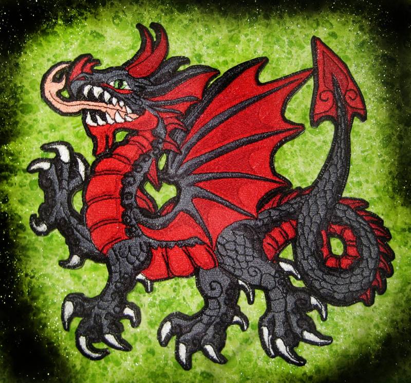 Riesige Rampant Dragon Heraldik Eisen Auf Patch Schwarz Und Rot von SpiderStitchesParlor