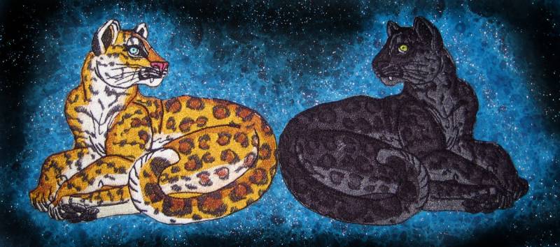 Schöne Schwarze Panther Und Gold Leopard Paar Große Katze Eisen Auf Patch von SpiderStitchesParlor